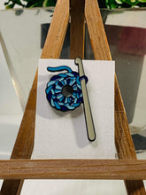 Load image into Gallery viewer, Crochet Brooch
